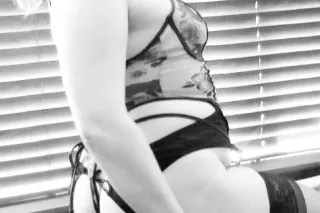 Geeky Blond Girl-Next-Door In A Petite Pin-Up Package! ✷ Upscale, Discreet & Highly Reviewed! ✷ GFE ✷ Massage ✷ Fetish ✷ IN/OUT - Image 7