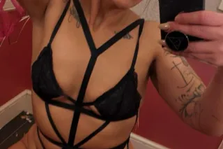 💋Sexy Kitten with a Killer Body💋 - Image 2