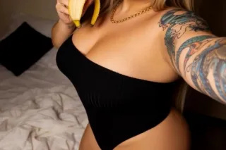 upscale blonde hottie 🌶🤤 Available noww 💦💦 - Image 1